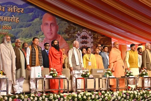 हरिद्वार संत सम्मेलन में CM धामी शामिल, सनातन चेतना पर दिया जोर