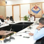 CS ने जिलाधिकारियों के साथ समीक्षा बैठक की, विभिन्न मुद्दों पर चर्चा