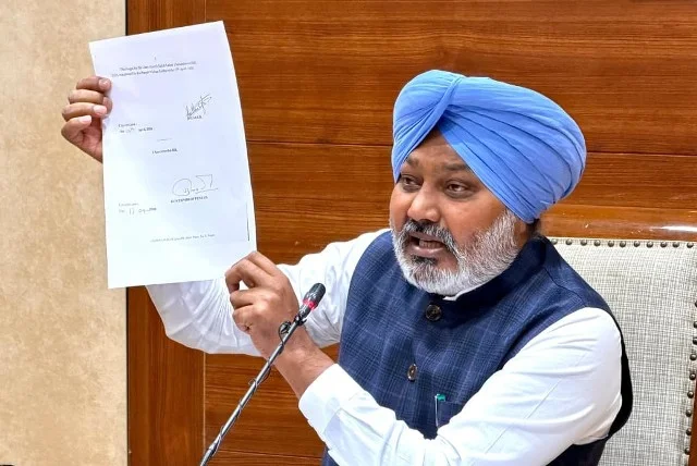 पंजाब में ‘श्री गुरु ग्रंथ साहिब सत्कार संशोधन बिल’ लागू, राज्यपाल की मंजूरी