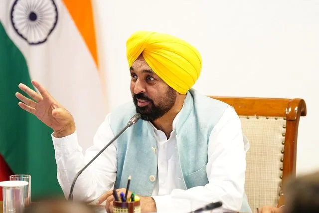 बाढ़ प्रबंधन मजबूत करने के लिए सीएम ने एम्फीबियस मशीनों की खरीद को मंजूरी दी