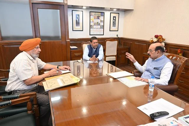 रक्षा सेवा कल्याण मंत्री मोहिंदर भगत ने विभागीय कार्यों की समीक्षा बैठक की