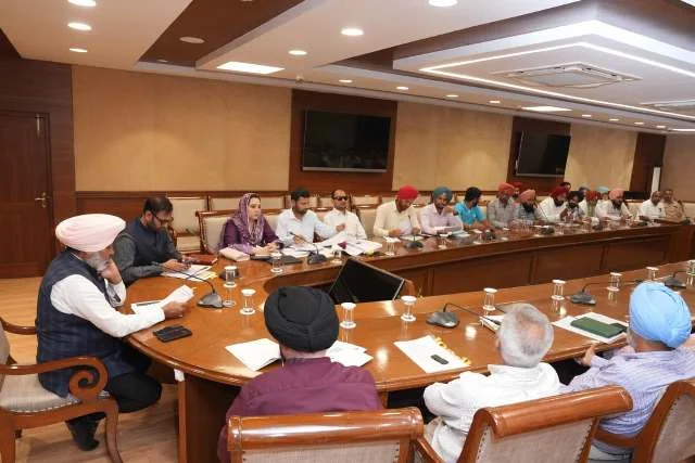 वित्त मंत्री चीमा ने कर्मचारी यूनियनों के साथ उच्चस्तरीय बैठक की