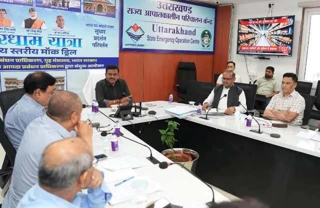 CS आनंद वर्धन ने आपदा नियंत्रण कक्ष पहुंचकर चारधाम यात्रा की समीक्षा की