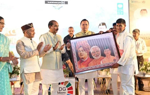अल्मोड़ा में आयोजित एसडीजी अचीवर्स अवार्ड समारोह में शामिल हुए मुख्यमंत्री धामी