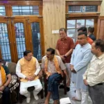 खटीमा में विभिन्न परिवारों के आवास पहुंचकर मुख्यमंत्री ने जताई संवेदना