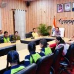 धामी ने छात्रावास की बालिकाओं के साथ सुना प्रधानमंत्री मोदी का ‘मन की बात’ कार्यक्रम