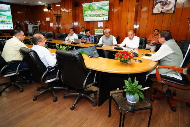बद्रीनाथ को ‘स्पिरिचुअल हिल टाउन’ बनाने की योजना पर काम तेज
