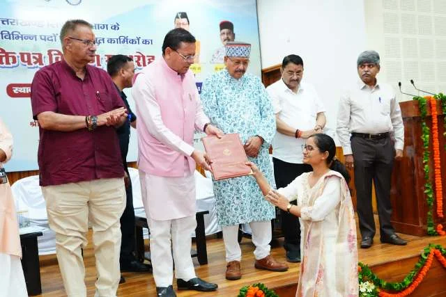 मुख्यमंत्री धामी ने 483 चयनित अभ्यर्थियों को सौंपे नियुक्ति पत्र