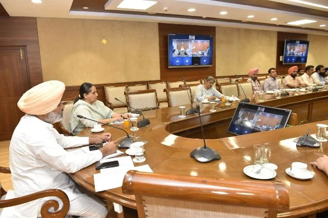 ‘रंगला पंजाब विकास स्कीम’ में तेजी लाने के लिए वित्त मंत्री चीमा के सख्त निर्देश