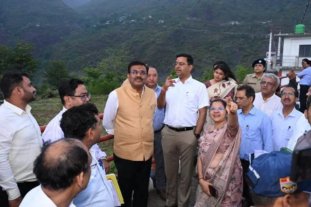 CS ने टिहरी झील क्षेत्र की पर्यटन परियोजनाओं का किया निरीक्षण