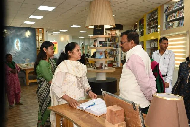 CS ने टिहरी में स्कूल, आंगनबाड़ी और खेल सुविधाओं का किया निरीक्षण
