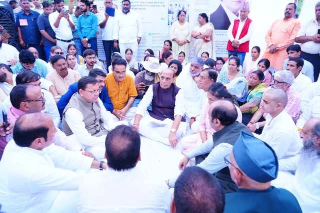 केंद्रीय रक्षा मंत्री राजनाथ सिंह और मुख्यमंत्री धामी ने स्व. जसपाल राणा को दी श्रद्धांजलि