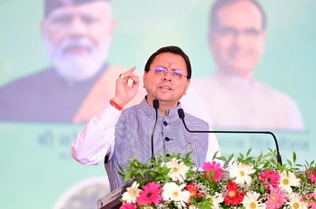 धामी ने किसानों से कृषि भूमि और प्राकृतिक संसाधनों के संरक्षण का किया आह्वान