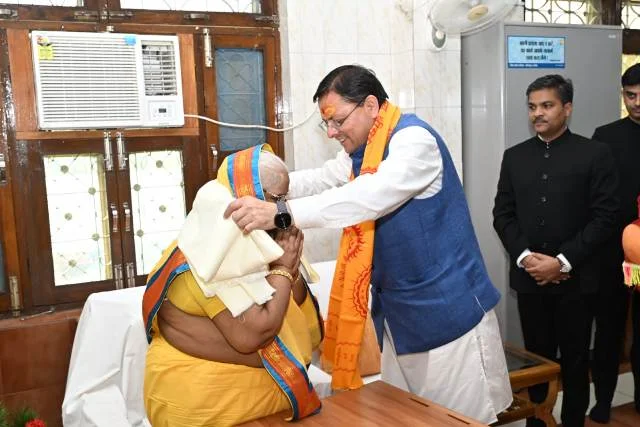 नड्डा और धामी ने शांतिकुंज में श्रद्धेया शैलदीदी से लिया आशीर्वाद