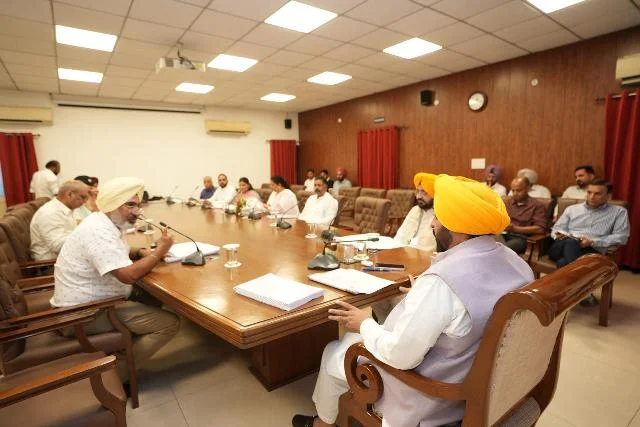 निर्माण मजदूरों के मुफ्त पंजीकरण के लिए विशेष अभियान शुरू - CM