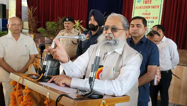 पर्यावरण संरक्षण के लिए हर व्यक्ति आगे आए विज