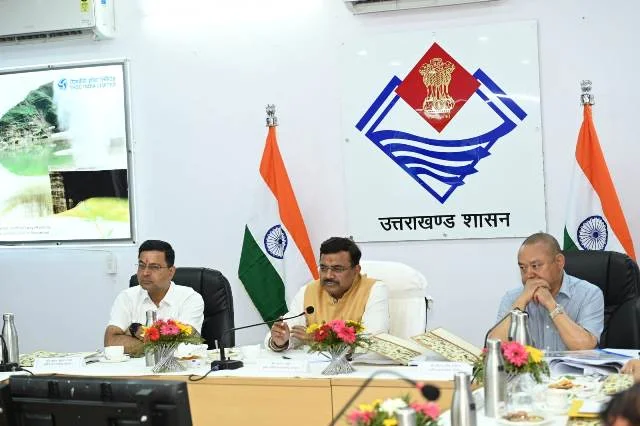 मुख्य सचिव आनंद वर्धन ने टिहरी में विकास कार्यों की समीक्षा
