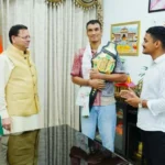 मुख्यमंत्री धामी ने एमएमए विश्व चैम्पियन दिगंबर सिंह रावत को दी बधाई