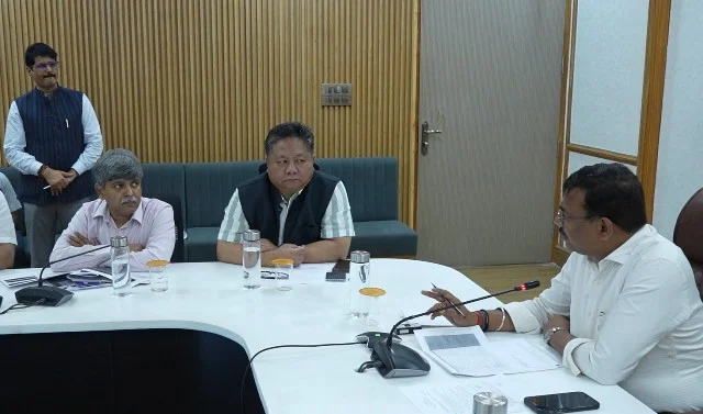 विकास कार्यों में तेजी लाने के लिए CS ने अधिकारियों से ली विस्तृत प्रगति रिपोर्ट
