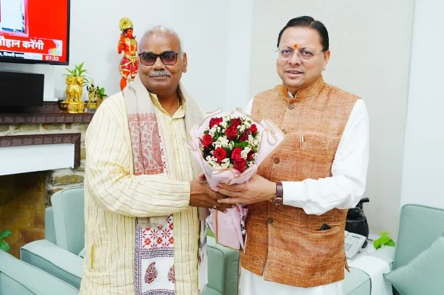 सीएम धामी से राजस्थान के कैबिनेट मंत्री मदन दिलावर ने की शिष्टाचार भेंट