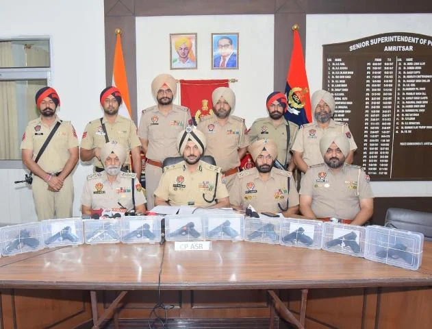 सीमा पार हथियार तस्करी मॉड्यूल का भंडाफोड़, 8 आरोपी गिरफ्तार