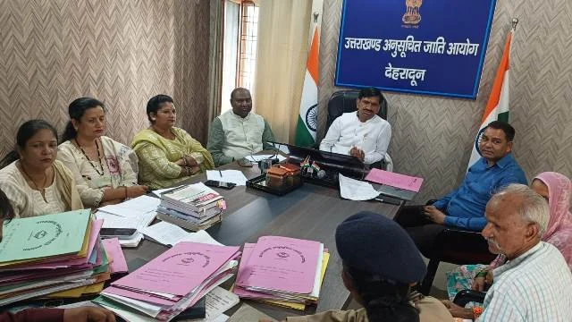 अनुसूचित जाति आयोग ने लंबित मामलों के त्वरित समाधान के लिए अधिकारियों को दिए निर्देश