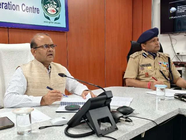 ऑरेंज अलर्ट के बीच धामी ने तड़के ली प्रदेशभर में बारिश और राहत कार्यों की जानकारी