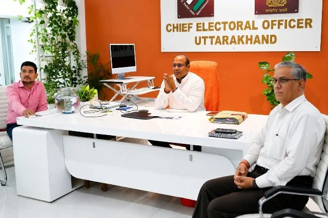 कुमाऊं और गढ़वाल मंडलों में विशेष गहन पुनरीक्षण अभियान की प्रगति पर समीक्षा बैठक
