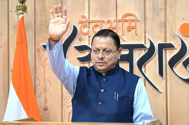 धामी ने 180 प्रशिक्षित नेचर गाइडों को रोजगार पंजीकरण प्रमाण-पत्र वितरित किए