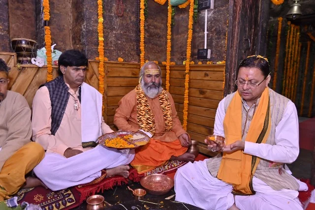 धामी ने वृद्ध जागेश्वर धाम में भगवान शिव की विधि-विधान से पूजा-अर्चना की