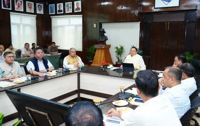 धामी ने हेल्पलाइन-1905 पर जन शिकायतों के समयबद्ध निस्तारण के दिए सख्त निर्देश