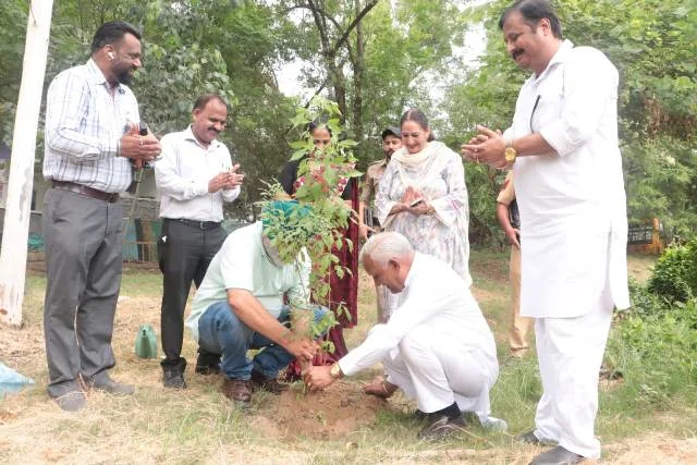 पंजाब में ‘मिशन हरियाली 2026’ की शुरुआत, पूरे राज्य में लगाए जाएंगे 9 लाख पौधे