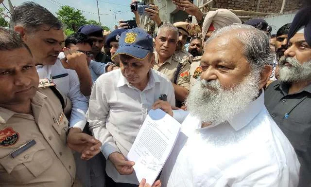 परिवहन मंत्री विज के आश्वासन के बाद रोडवेज कर्मचारियों ने समाप्त किया प्रदर्शन