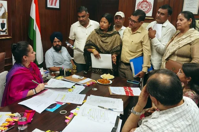 मंत्री आरती सिंह राव ने आशा वर्कर और स्वास्थ्य पर्यवेक्षक यूनियनों के साथ की अहम बैठक