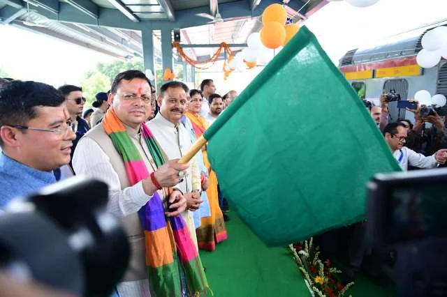 मुख्यमंत्री धामी ने ‘सोमनाथ स्वाभिमान पर्व’ विशेष रेल यात्रा को दिखाई हरी झंडी