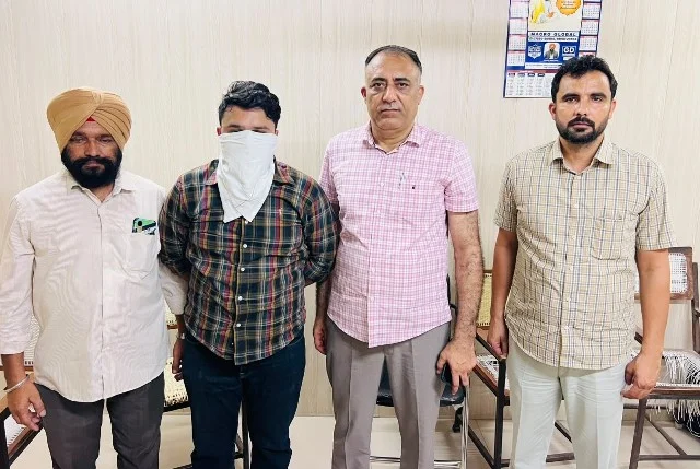 रिश्वत लेते सहकारी सभा का इंस्पेक्टर विजिलेंस के हत्थे चढ़ा