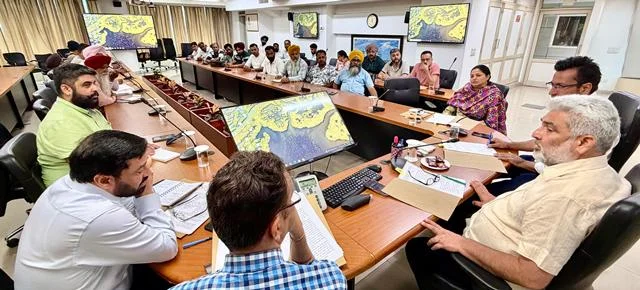 वन मंत्री ने जंगलात कर्मचारी यूनियनों के साथ सेवा संबंधी मांगों पर की बैठक