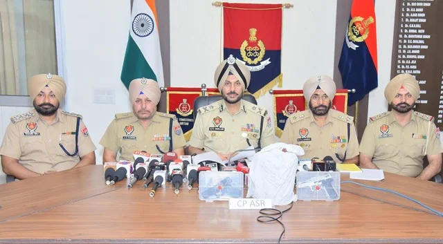 हेरोइन और हथियारों के साथ चार तस्कर गिरफ्तार