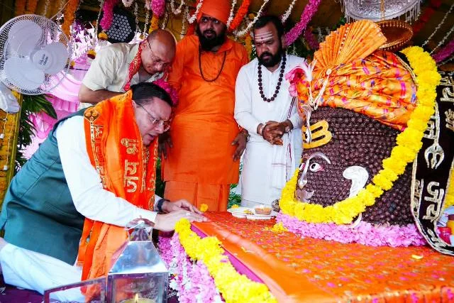 टपकेश्वर महादेव की शोभायात्रा में शामिल हुए सीएम धामी