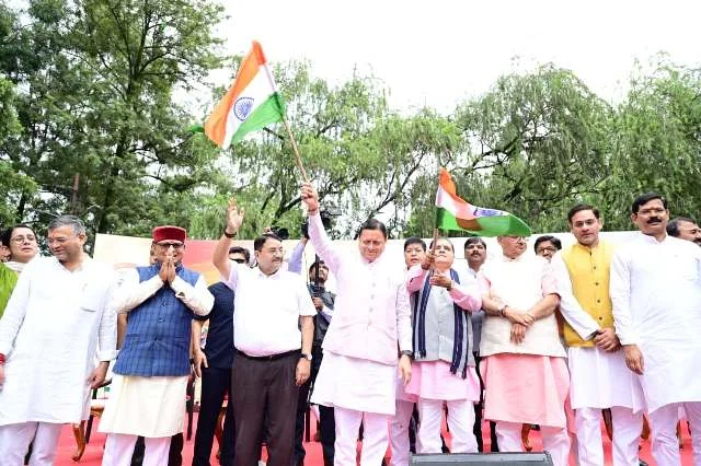 देहरादून में हर घर तिरंगा यात्रा में शामिल हुए मुख्यमंत्री धामी