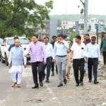 धामी ने नंदा की चौकी पुल की एप्रोच रोड के पुनर्निर्माण कार्य का किया निरीक्षण
