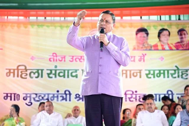 धामी ने मातृशक्ति से किया आत्मीय संवाद, सुने महिलाओं के विचार और सुझाव