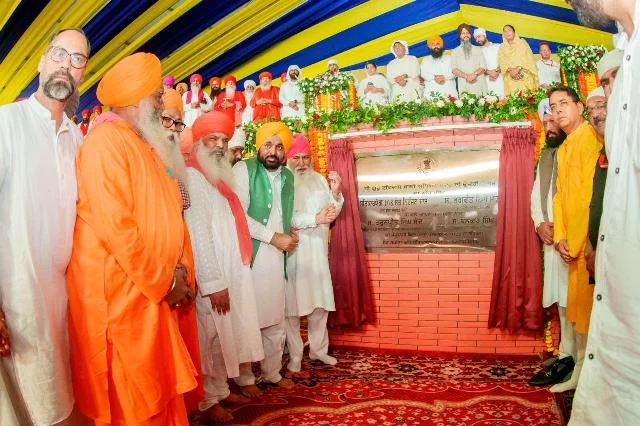 मान ने गुरु रविदास जी की शिक्षाओं को समर्पित अध्ययन केंद्र की रखी आधारशिला