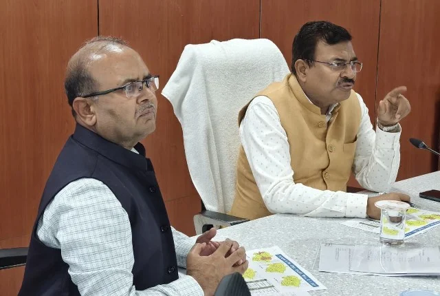 मुख्य सचिव आनंद बर्द्धन ने वर्षा जनित स्थिति की समीक्षा