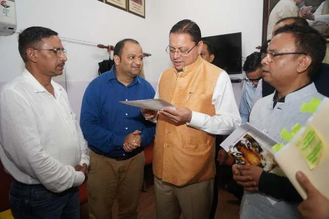 मुख्यमंत्री धामी से कर्मचारी संगठनों के प्रतिनिधिमंडलों ने की मुलाकात