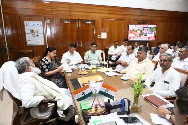 विज के साथ बैठक के बाद बिजली कर्मचारियों ने वापस ली हड़ताल