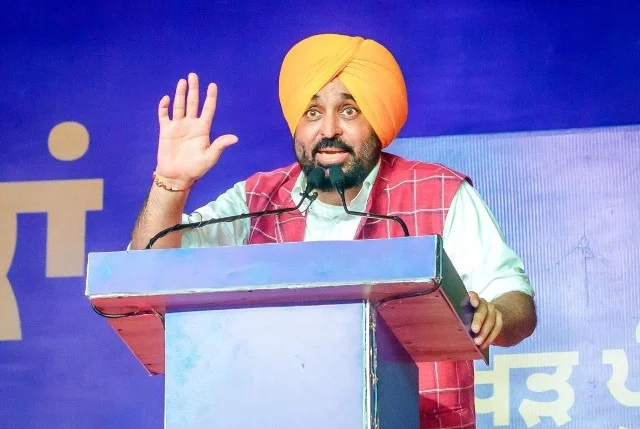 सीएम भगवंत मान ने 5.30 लाख महिलाओं के खातों में ट्रांसफर किए ₹181.50 करोड़