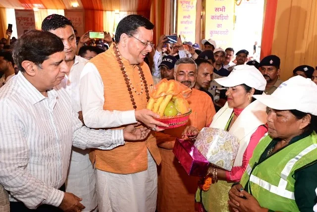हरिद्वार में शिवभक्त कांवड़ियों का मुख्यमंत्री धामी ने किया भव्य स्वागत