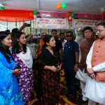 ‘सशक्त बहना उत्सव’ में सीएम धामी ने खरीदे स्थानीय उत्पाद