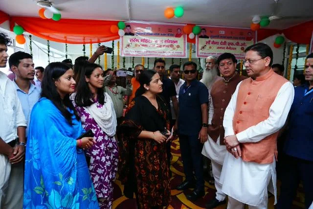 ‘सशक्त बहना उत्सव’ में सीएम धामी ने खरीदे स्थानीय उत्पाद